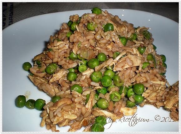 Pollo al curry con piselli e riso