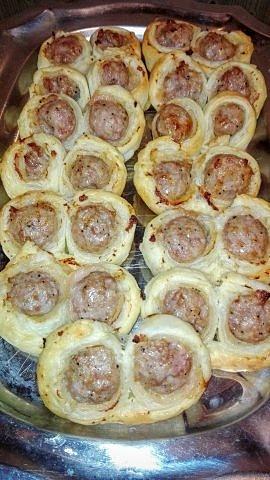 Ventaglietti di pasta sfoglia con salsiccia