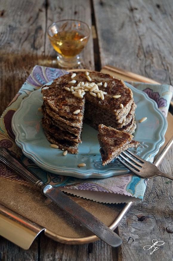 Pancakes vegani con banana cocco e semi di chia