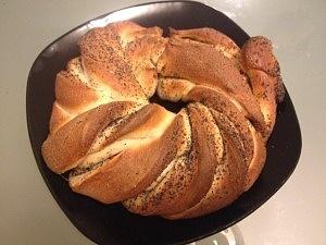 Corona di pane ai semi di papavero