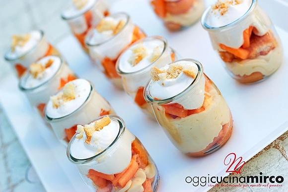 Tiramisù alla frutta in vasetto