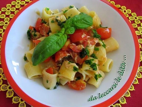 Rigatoni con salmone fresco e pomodorini