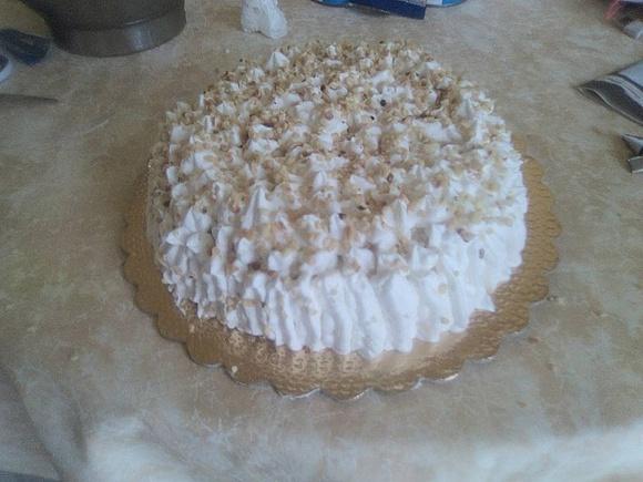 Torta alla crema bagnata nel succo d’ananas