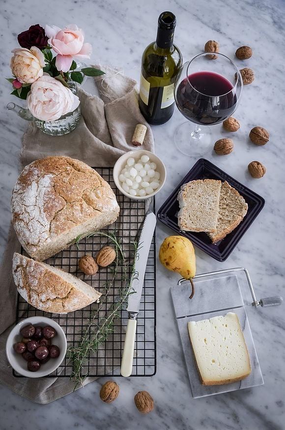 Pane veloce integrale con rosmarino e cardamomo in pentola