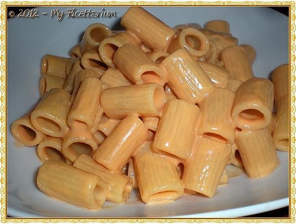 Rigatoni con crema di salmone