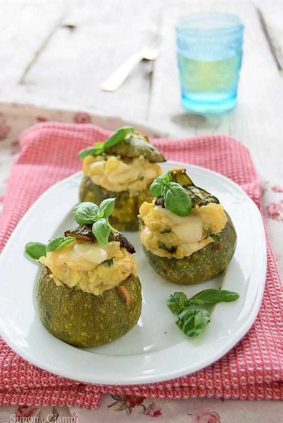 Zucchine tonde ripiene di patate e scamorza con trucco