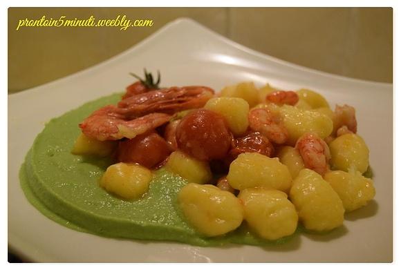 Gnocchi piselli e gamberetti