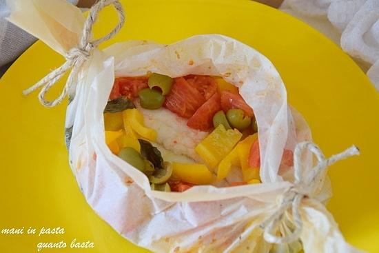Rombo al cartoccio con peperoni e olive