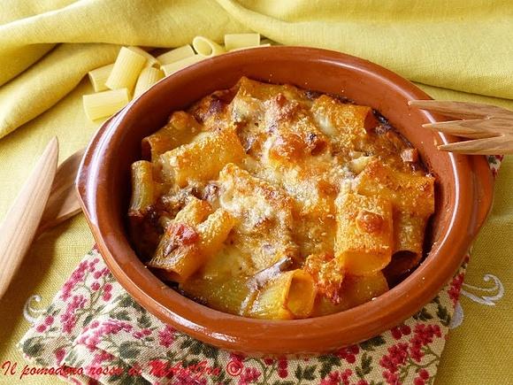 Timballo di rigatoni con melanzane, speck e Provolone