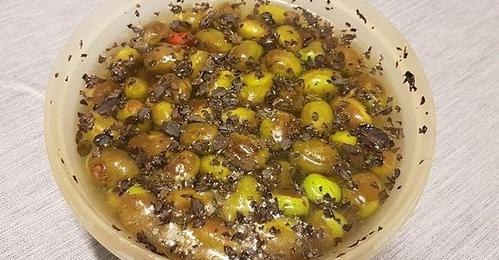 Gialla tra i fornelli: Olive in salamoia con zenzero, limone e menta per la  settimana gialla #8 all'insegna della tranquillità