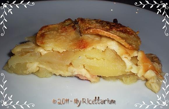 Torta di patate con mele, pancetta e Caciotta