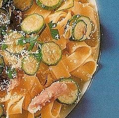 Tagliatelle con zucchine e prosciutto cotto