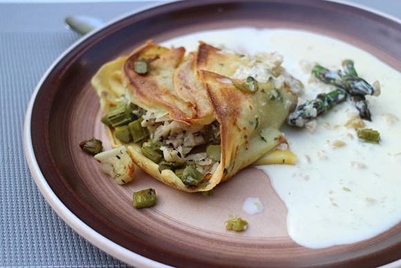 Crespelle con asparagi e pesce