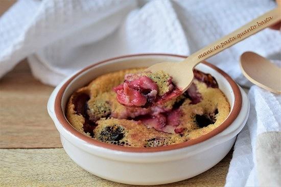 Flaugnarde di prugne con aroma di mandorla