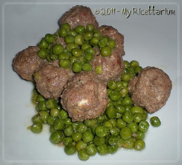 Polpette con feta e piselli