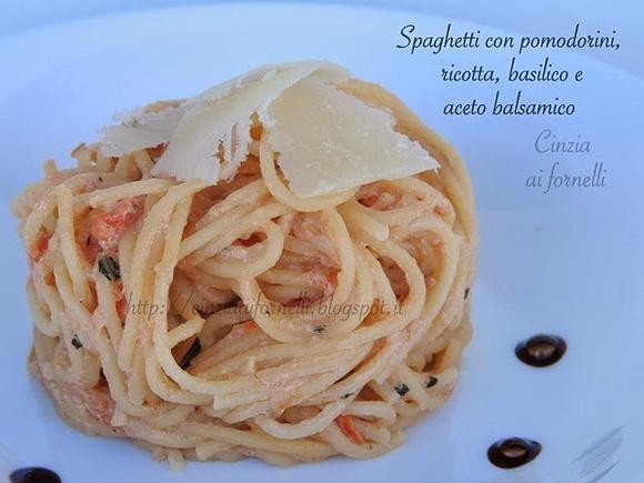 Spaghetti con pomodorini ricotta e aceto balsamico