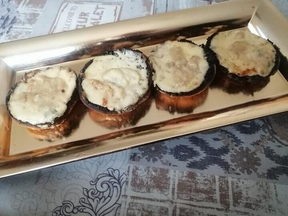 Funghi Portobello con salsa al gorgonzola