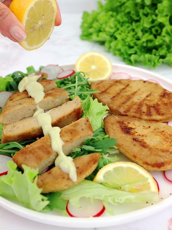 Bistecche vegane gusto pollo facile da preparare a casa