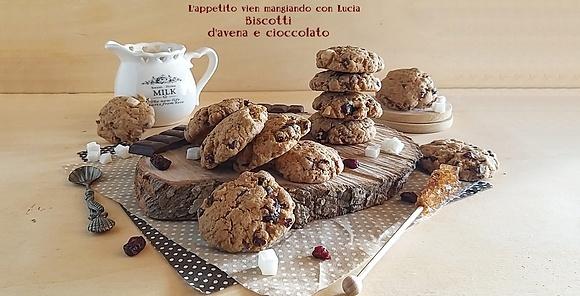 Biscotti d’avena e cioccolato facili e golosi con ribes e cocco