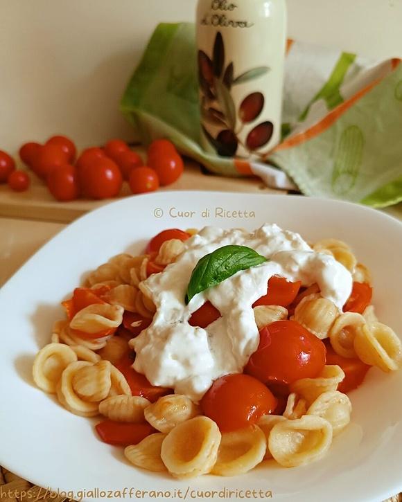 Orecchiette con pomodorini e stracciatella