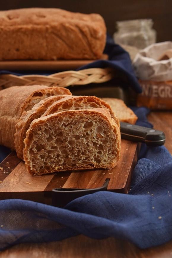 Pane integrale croccante e soffice fatta in casa