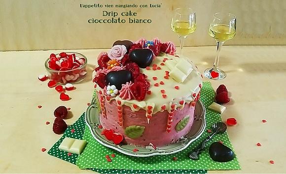 Drip cake cioccolato bianco e lamponi per San Valentino
