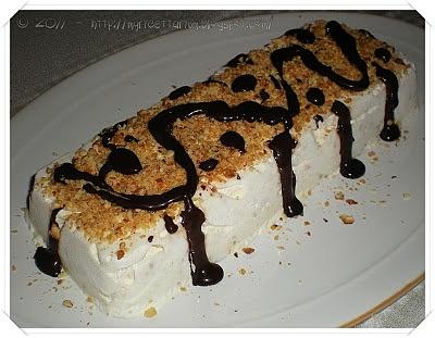 Semifreddo con cereali e granella di mandorle
