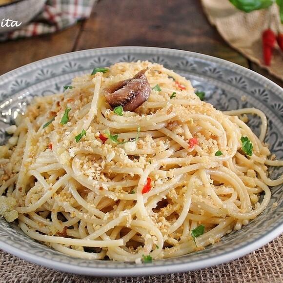 Spaghetti al burro e alici