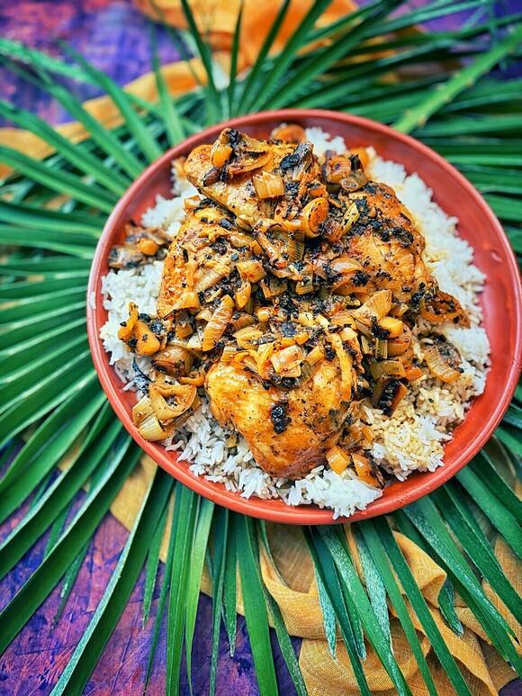 Pollo Yassa senegalese: ricetta originale con cipolle e limone