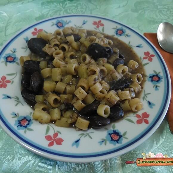 Zuppa di fagioli diavoli con ditalini