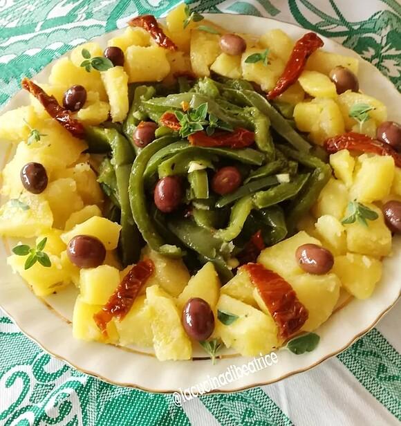 Contorno di peperoni con patate e olive