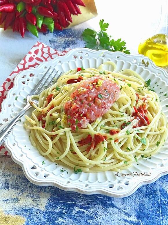 Spaghetti con tartare di gambero rosso