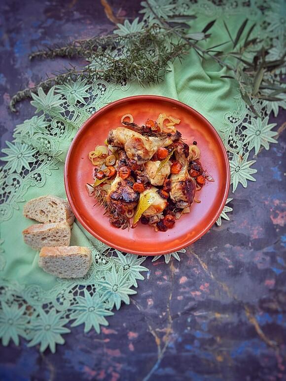 Pollo en escabeche: la ricetta estiva della tradizione spagnola nata nel Medioe