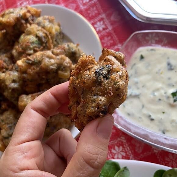 Frittelle senza glutine con pomodoro e formaggio: una tira l'altra