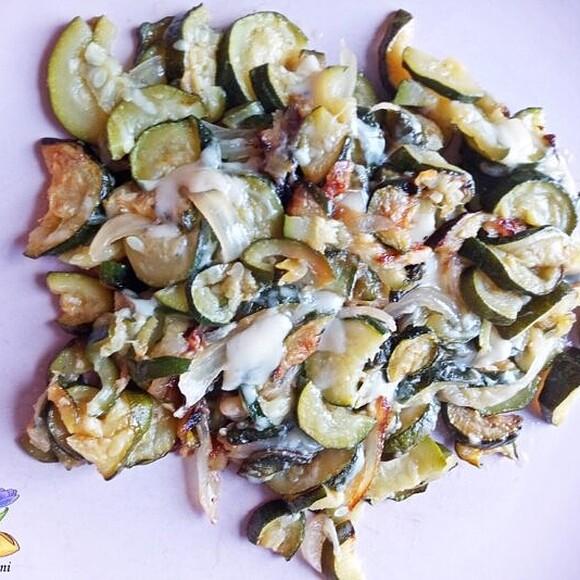 Zucchine trifolate con cipolle e groviera