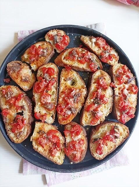 Pizzette di pane al forno