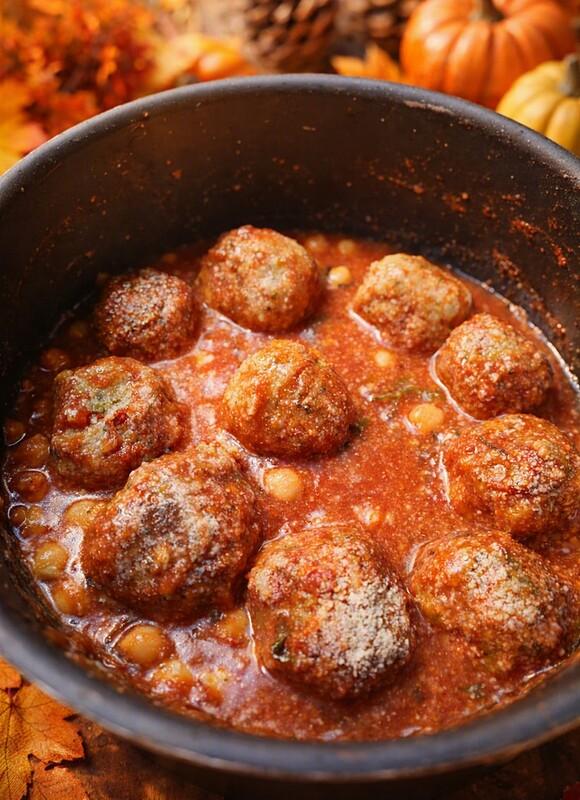 Polpette di soia e tofu con ceci al pomodoro