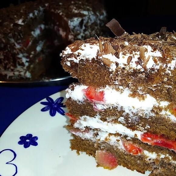 Cioccolato, fragole e panna montata: la mia versione della torta Foresta Nera