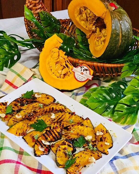 Zucca grigliata con erbe aromatiche