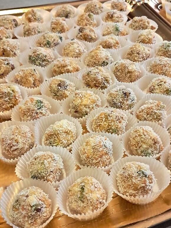Tartufini al pistacchio e cioccolato bianco veloci e senza cottura