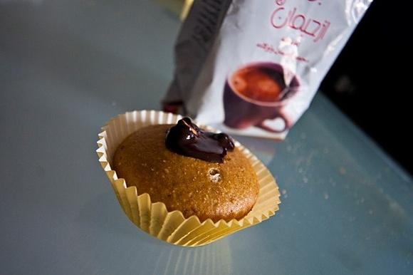 Colazione al caffè palestinese con caffè libanese tostato e tritato