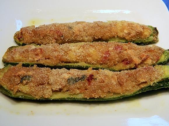 Zucchine ripiene vegane senza uova e formaggio